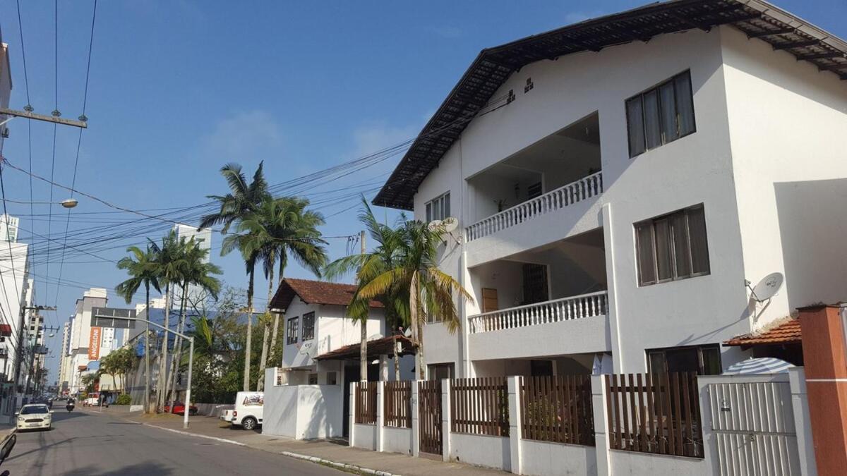 T112 - Ap No Coracao De Bc, Wiffi,tv,ar E Patio Privado Apartamento